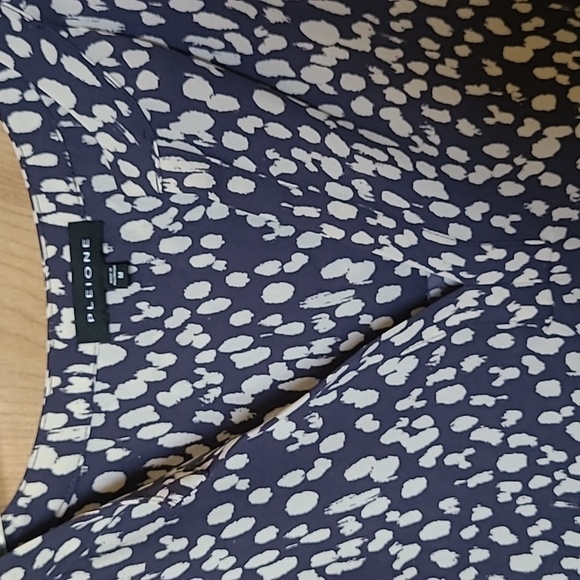 Pleione navy cream spotted long sleeve vneck pop over long sleeve blouse medium - Picture 3 of 9